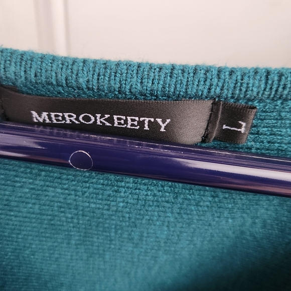 Green Lace Sleeve Sweater - Picture 2 of 4